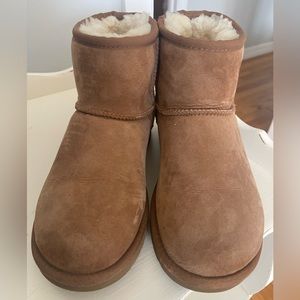 UGG Minis size 6